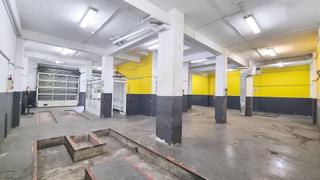 Location Local commercial  Calle de la madre genoveva torres morales. Céntrico próximo a gran viasagasta, local comercial de 235 m2.