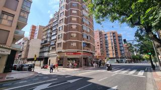 Local Comercial  Calle de san josé de calasanz. Local comercial de 130 m2 a pie de calle.