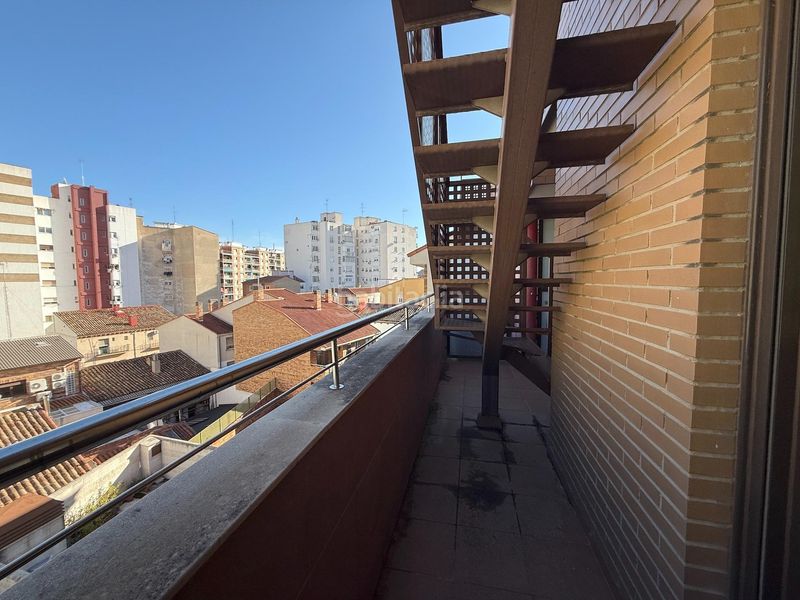 Foto 2b3d937b-8987-4028-b417-2f54d378ba21. Àtic amb calefacció aparcament a San José Zaragoza
