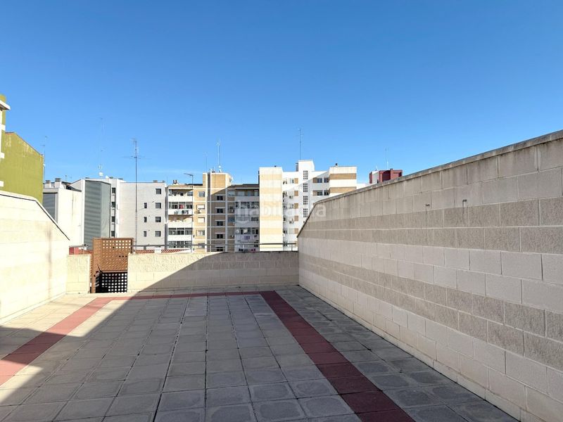 Foto f5523422-9e29-4288-a230-ab3d2d3af9e3. Àtic amb calefacció aparcament a San José Zaragoza