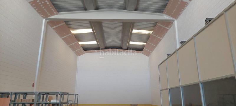 Foto 8e0b2bb8-544f-40c3-8618-559552a51bd3. Nave industrial  en venta en calle retama empresarium en Zaragoza