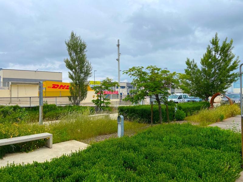 Foto 8f0ef690-0eb1-422c-afe9-b825a54e8474. Nave industrial  en venta en calle retama empresarium en Zaragoza