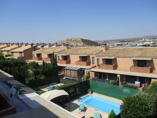 Reihenhaus  Calle alemania. Adosada, 3 dormitorios, buhardilla, 3 ba�os.