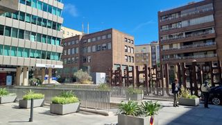 Miete Büro  Calle san ignacio de loyola. Céntrico,  120 m2 útiles y plaza de garaje.
