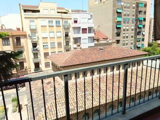Miete Zweistöckige Wohnung in Plaza de santo domingo 24. Dúplex muy luminoso de tres habitaciones