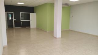 Location Local commercial à Carrer anselm clavé 8. Local de lloguer prop del centre a tona