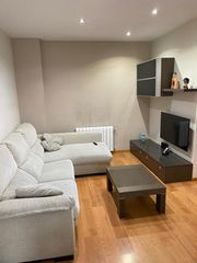 Location Appartement à Estadi-Santa Anna. Pis de planta baixa amb gran terrassa al barri de santa anna, vi