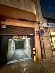 Parking voiture à Plaça de l'exèrcit espanyol 14. Cochera y trastero en venta