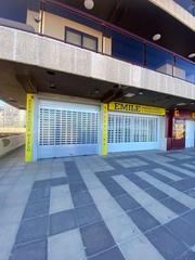 Local commercial à Carrer vicent calderón 2. Venta local comercial en primera linea playa gandia