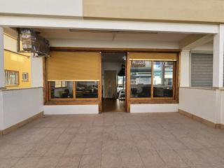 Apartament  Carrer dels marenys. Apartamento en planta baja con local en playa de miramar