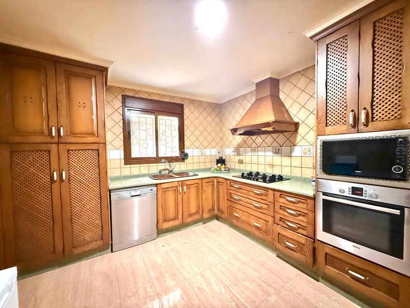 Foto fcc7b008-2f91-4ea9-91d9-7fa9fa84b175. Chalet con camino parcheggio piscina in Oliva pueblo Oliva