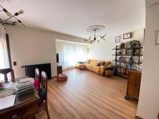Appartement à Paseo gran vía 31. Piso exterior en gran vïa con trastero y posibilidad de garaje