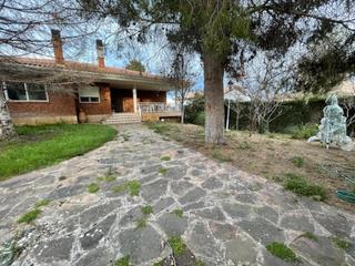 Xalet  Calle río aragón. Venta de magnífico chalet en urbanización las lomas del gállego.