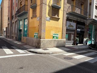 Local Comercial a Paseo de sagasta 30. Local en venta en esquina calle cervantes con gil de jasa, junto