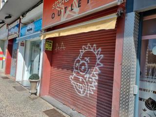 Location Local commercial à Calle de pablo remacha 13. Local en alquiler en junto consultorio medico de san jose