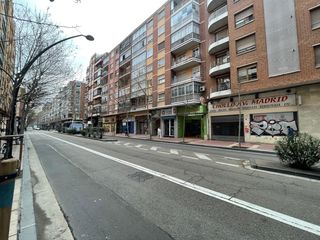 Pis a Avenida de Madrid 162