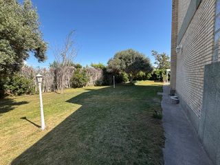 Casa aparellada  Camino valles verdes 26. Chalet pareado en urbanizacion valles verdes con jardin propio