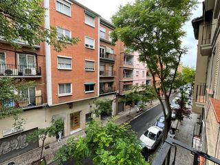 Location Appartement à Calle de pedro lapuyade 12. Piso alquiler junto al parque pignatelli, reformado, exterior