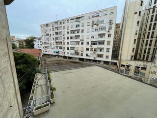 Alquiler Piso en Paseo de sagasta 10. Piso en alquiler interior sin ruidos, sin muebles con garaje en