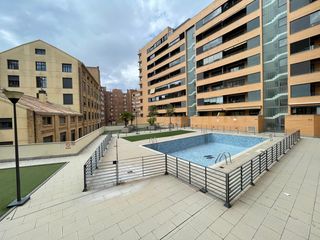Location Appartement à Calle del valle de zuriza 48. Piso en alquiler amueblado en con garaje incluido y piscina comu