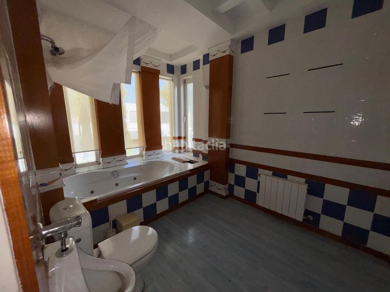 Foto e56dc4f5-5de1-4939-8272-140b620b3b31. Xalet amb calefacció aparcament piscina a Zuera