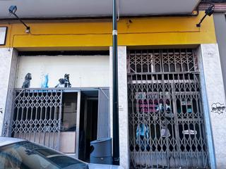 Local Comercial en Calle la almunia de doa godina 17. Local con altillo