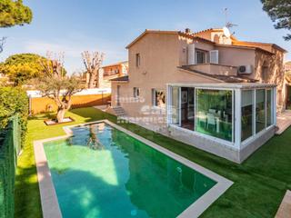Casa a Calella de Palafrugell. Casa unifamiliar con piscina privada en prat xirlo, calella de p