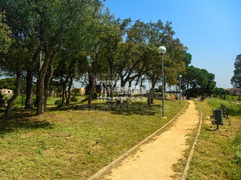 Foto 0260ba24-b4d6-4476-abdf-30147be23df1. Terreno residenziale in Mont-ras