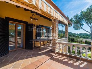 Casa a Residencial Begur-Esclanyà. Gran chalet con terreno en begur