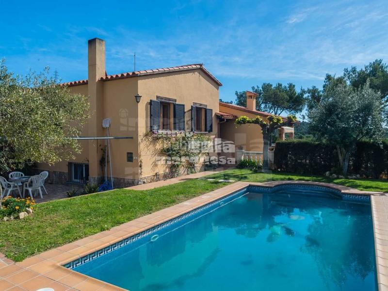 Foto f44bfc5f-604b-4fa8-946d-b9c9578cfd73. Casa gran chalet con terreno en residencial Begur-esclanyà Begur