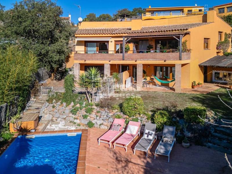 Foto a347baaa-b31f-4495-9373-384bf8969053. Chalet oportunidad única ! chalet con 3 viviendas independientes, piscina y vistas al bosque. en Begur