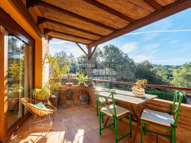 Foto b2e63c3e-0fc2-4b12-a552-e26da84a8d76. Chalet oportunidad única ! chalet con 3 viviendas independientes, piscina y vistas al bosque. en Begur