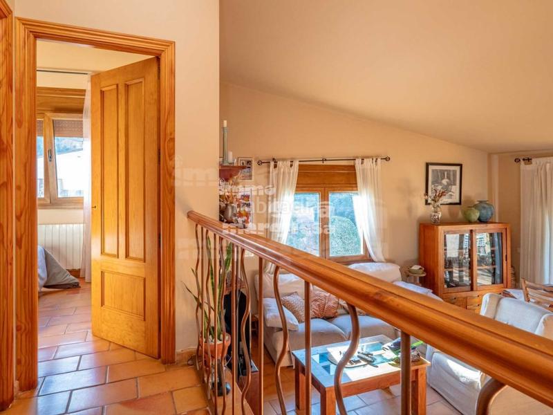 Foto f47c9888-6b35-4a60-ab03-11581f734378. Chalet oportunidad única ! chalet con 3 viviendas independientes, piscina y vistas al bosque. en Begur