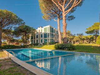 Apartament  N/a. Apartamento reformado con piscina comunitaria en el golfet