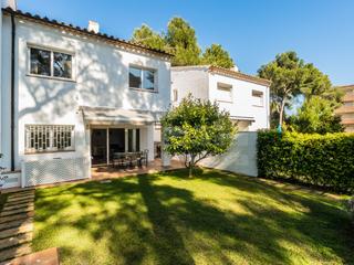 Casa a Tamariu. Chalet adosado en pequeña comunidad en aigua gelida  tamariu