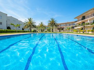 Piccolo appartamento  Calle chopitea. Apartamento con jardin y piscina en calella de palafrugell