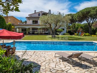 Haus  Calle illes medes. Casa con gran parcela y piscina en calella de palafrugell