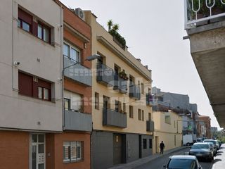 Appartement  Calle ponent, de. Piso en venta en zona de vallparadís en terrassa