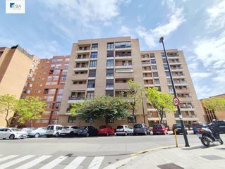 Location Appartement à Calle de honorio garcía condoy 11. Piso de 3 dormitorios con garaje en torrero  c honorio garcía co