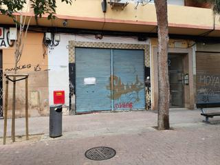 Local Comercial en Calle del monasterio de la rbida 2. Local en venta en las fuentes  c monasterio de la rabida