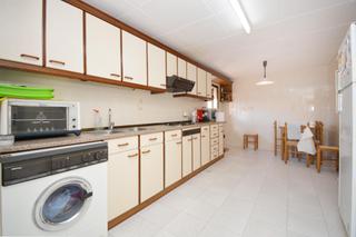 Maison à Calle calle de cristóbal colón 3. Se venden 2 pisos juntos, uno en 2 planta y otro en planta baja