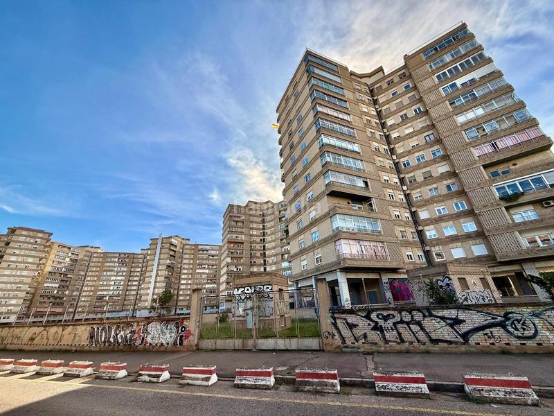 Foto dc29f464-87a1-4fe8-a48e-7cafc010878b. Autoparkplatz in Grancasa Zaragoza