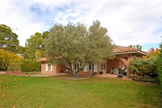Xalet a Zuera. Chalet con calidad y confort en urbanización las lomas de gálleg