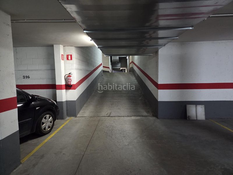 Foto da2ceb50-6272-4924-96f1-384e0c5e949f. Aparcament cotxe a calle calle isla del tesoro 47 a Zaragoza