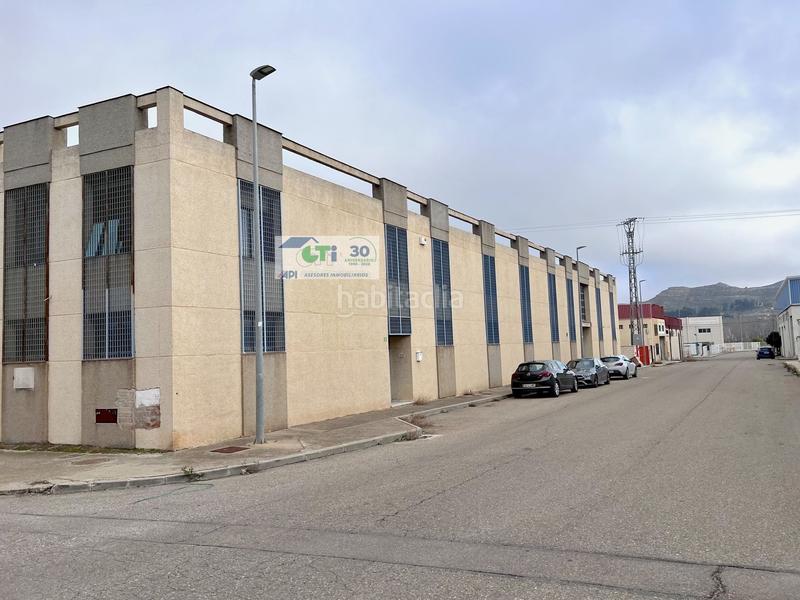 Foto 43b9779d-4266-48c8-b712-5072b8dff9d1. Location bâtiment à usage industriel dans Cadrete