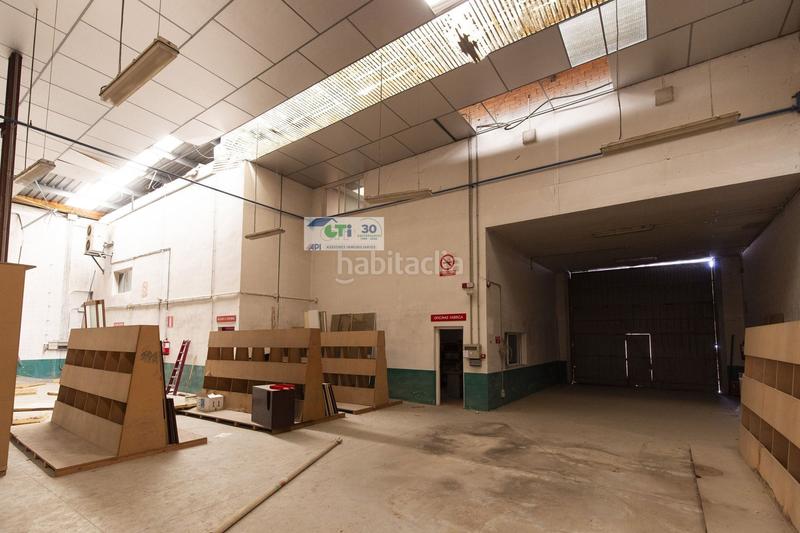 Foto 02e180be-2a35-487d-bfdd-87441b8907f1. Fabrikhalle in Puebla de Alfindén (La)