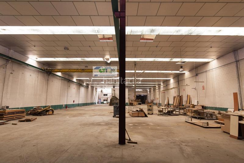 Foto 2f178119-b18c-4fa5-9dff-6a83201de9b9. Fabrikhalle in Puebla de Alfindén (La)