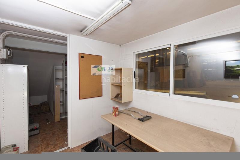 Foto 3c09bf7a-c209-447b-ad6b-8399b2944ecb. Fabrikhalle in Puebla de Alfindén (La)