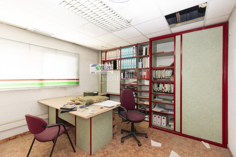 Foto 43064865-8dc0-4a5e-a053-5723d71c057e. Fabrikhalle in Puebla de Alfindén (La)