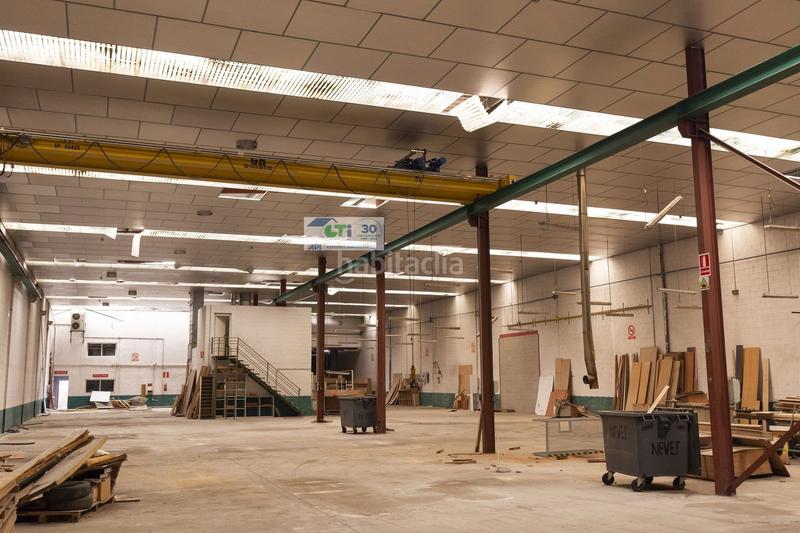 Foto 964056b2-0fbb-4475-a03d-78768f577628. Fabrikhalle in Puebla de Alfindén (La)